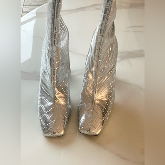 Crocodile metallic silver block heel boots - Picture 4 of 6